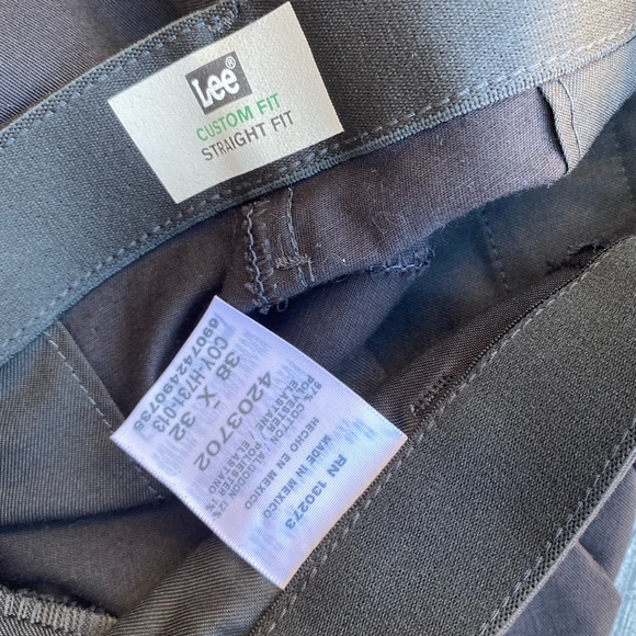 Men's Lee Custom Fit Straight Fit Flat Front Pants - Picture 5 of 5